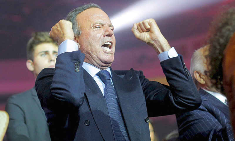 Prosecutors drop abuse  case against Julio Iglesias